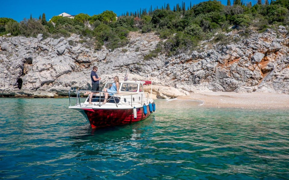 Romantic Dubrovnik boat tour for couples by the coast